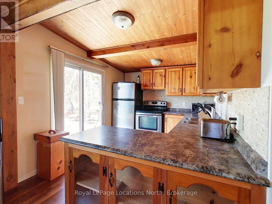 239 Monck Rd Cty 45, Young Lake