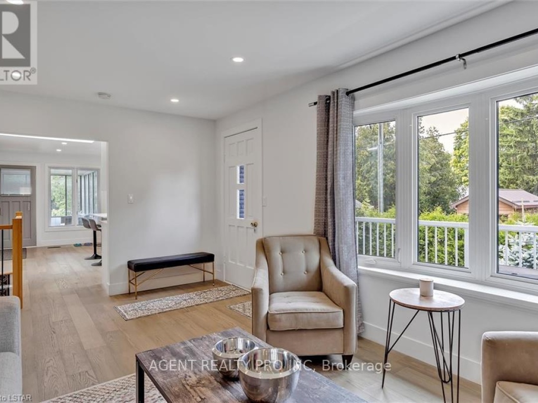 21 ORIOLE ROAD, Cameron Lake