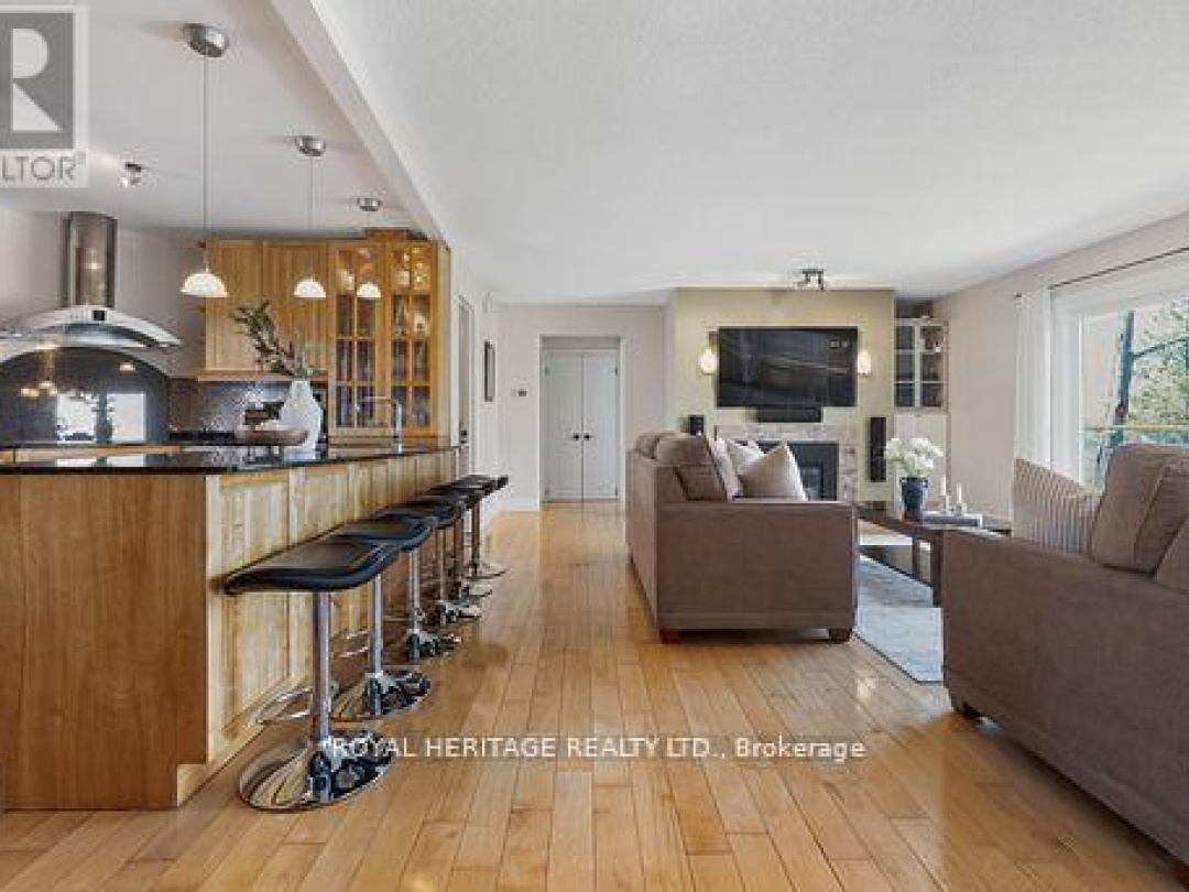 7 NORTH SERVICE ROAD, 