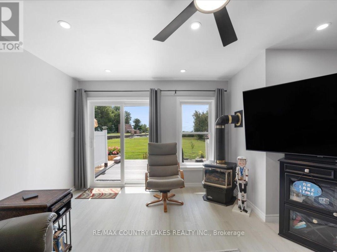 9 3 Paradise Boulevard, Lake Simcoe