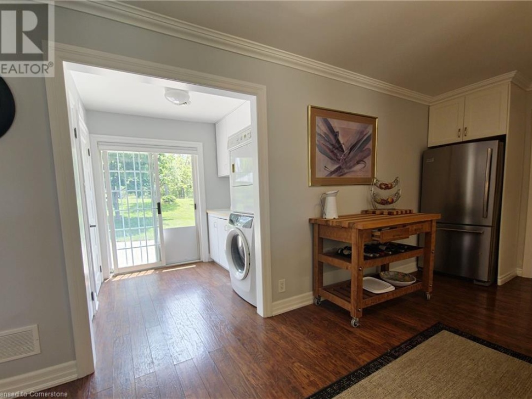 653 SIMCOE Street, 