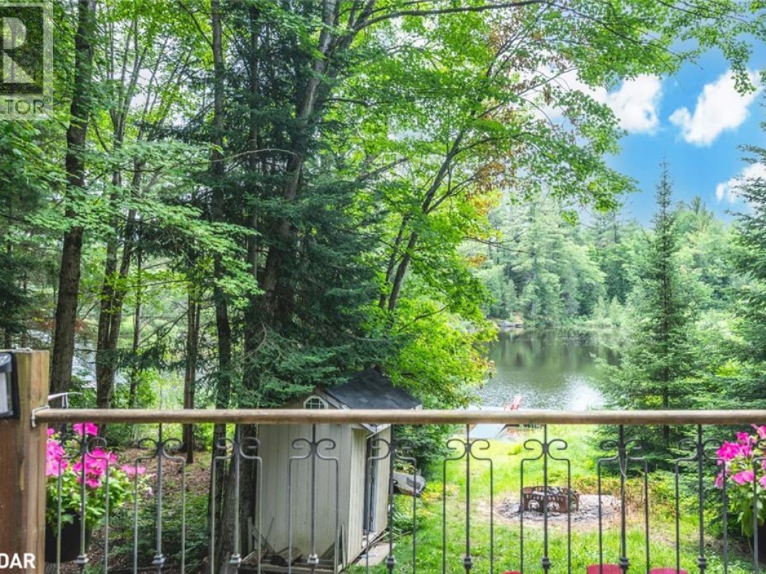 4 CLOVER Court, 