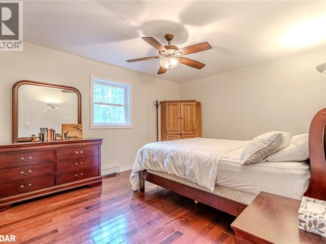 4 CLOVER Court, 