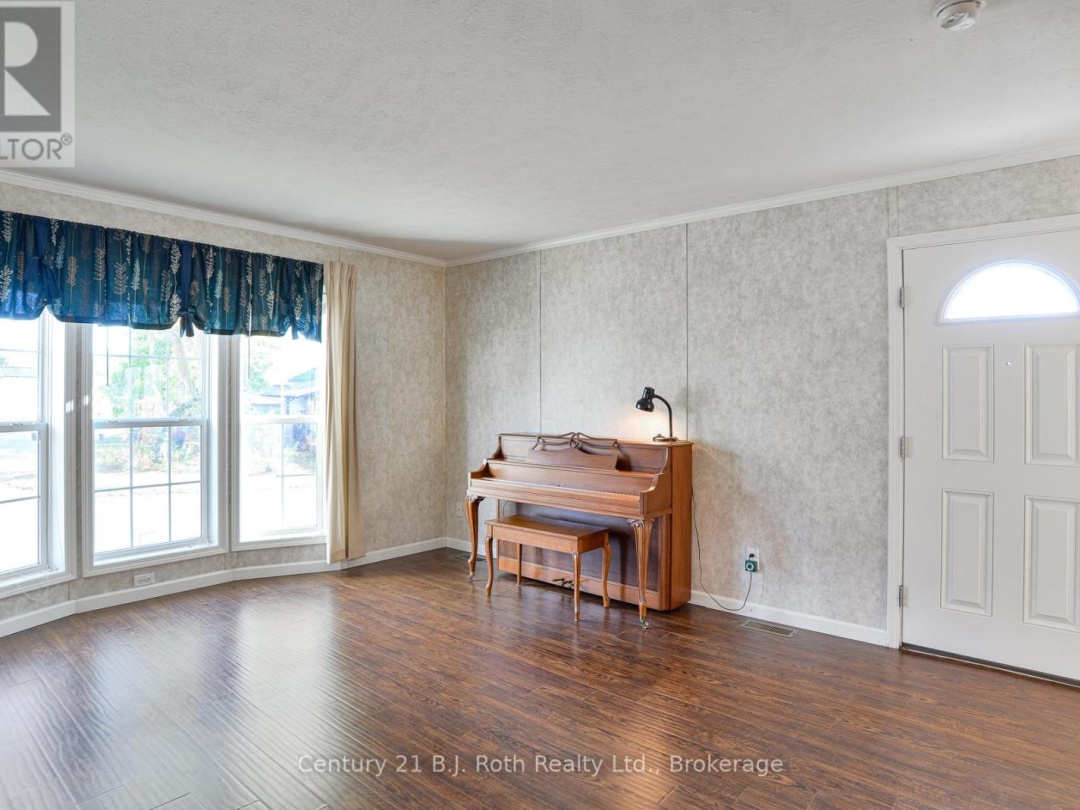 200 - 580 WEST STREET S, 