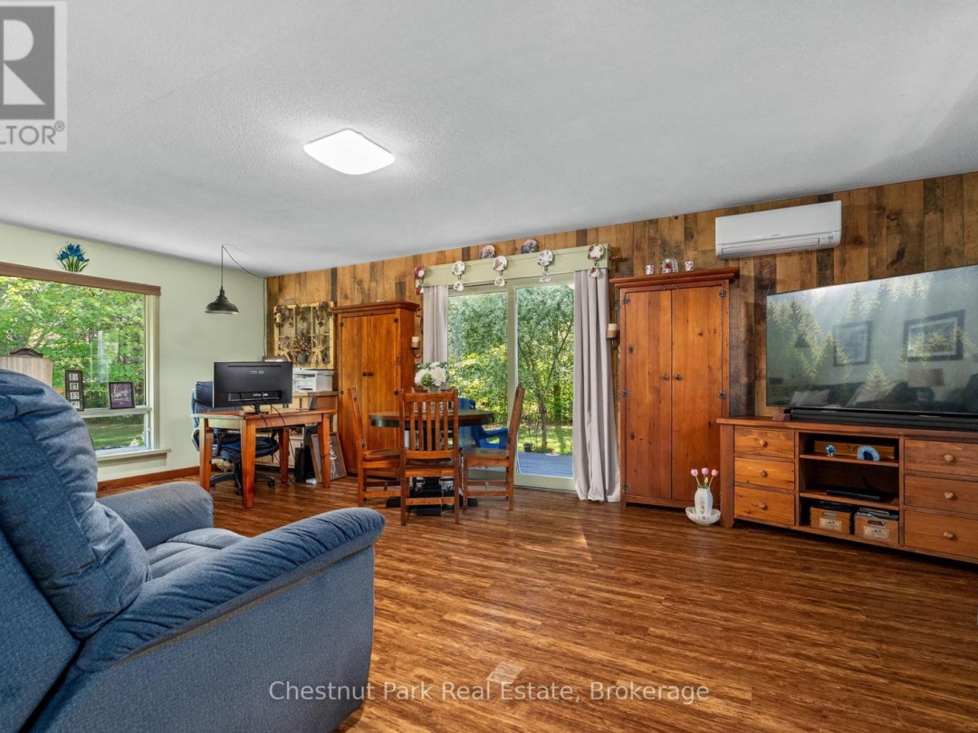1047 NAISMITH ROAD E, 