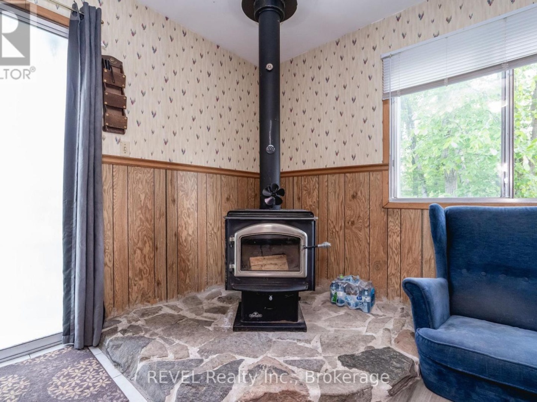1515 LOVERING LINE, 