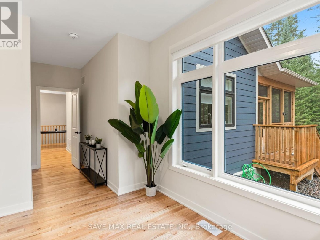 1049 GREENSVIEW DRIVE, 