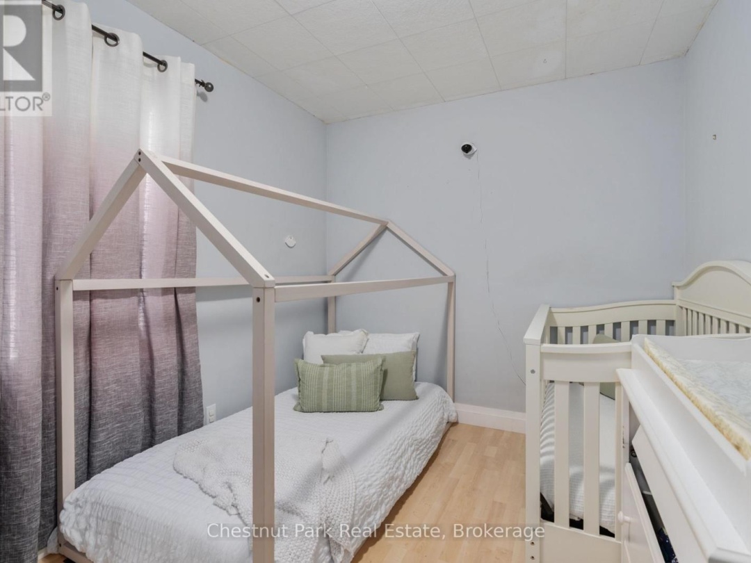 3 CORA STREET E, 
