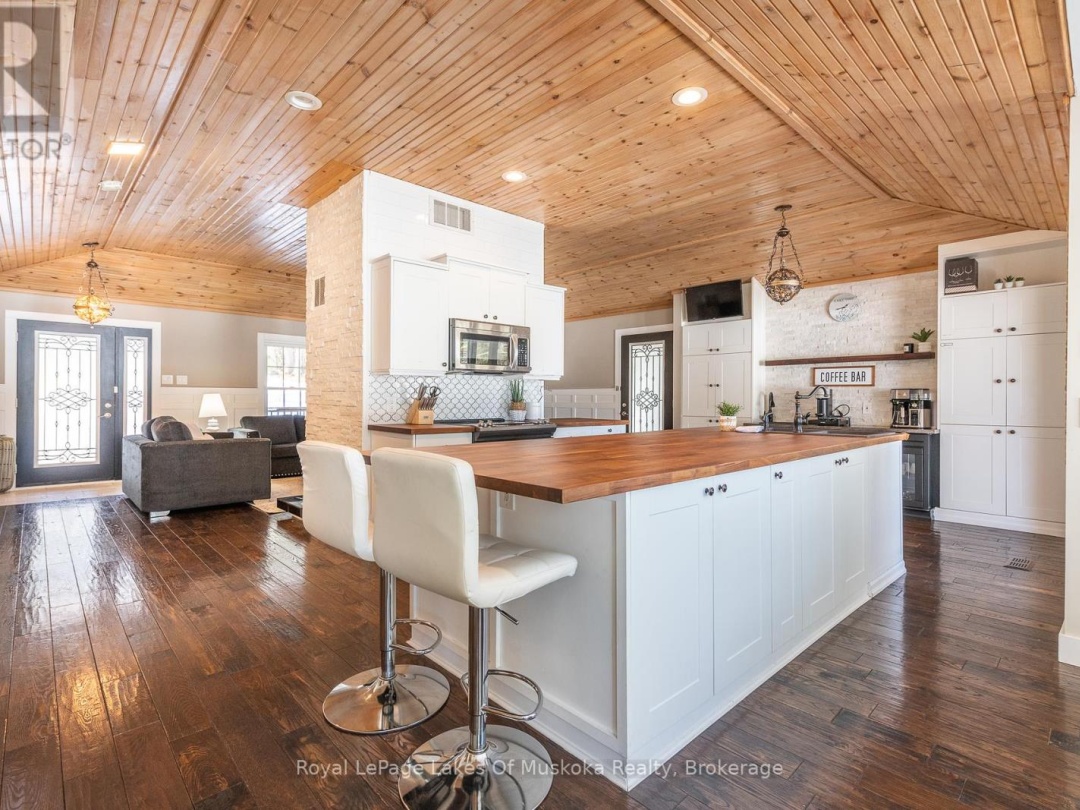 1420 Limberlost Road, Pell Lake