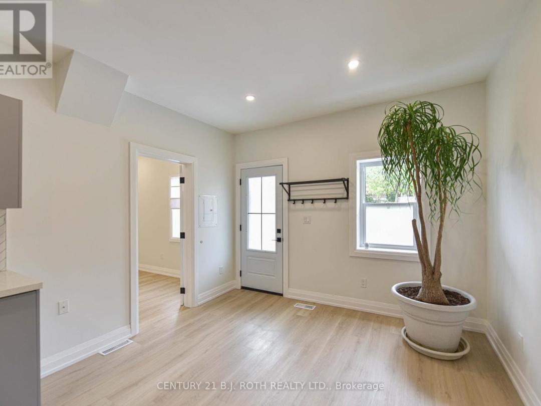 274 MISSISSAGA STREET W, 