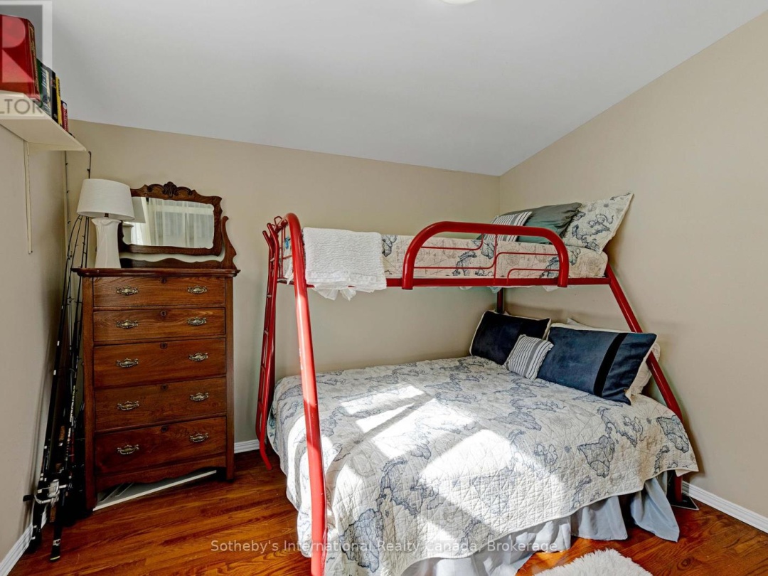 1028 Hillcrest Lane, Halls Lake