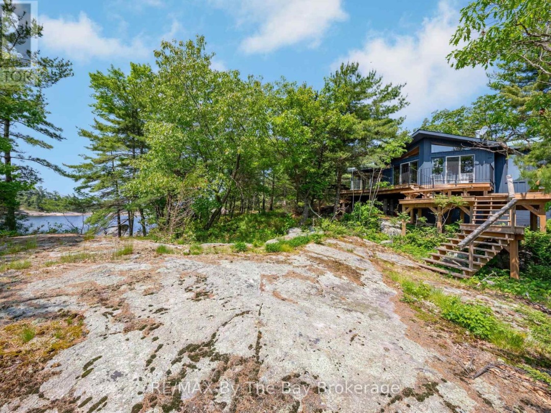 12 IS 3900 GEORGIAN BAY, 