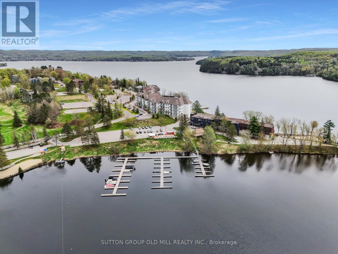 203 26 Deerhurst Drive, Peninsula Lake