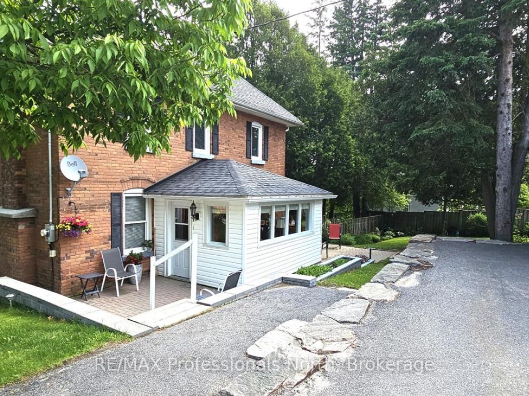 133 MAIN STREET W, 