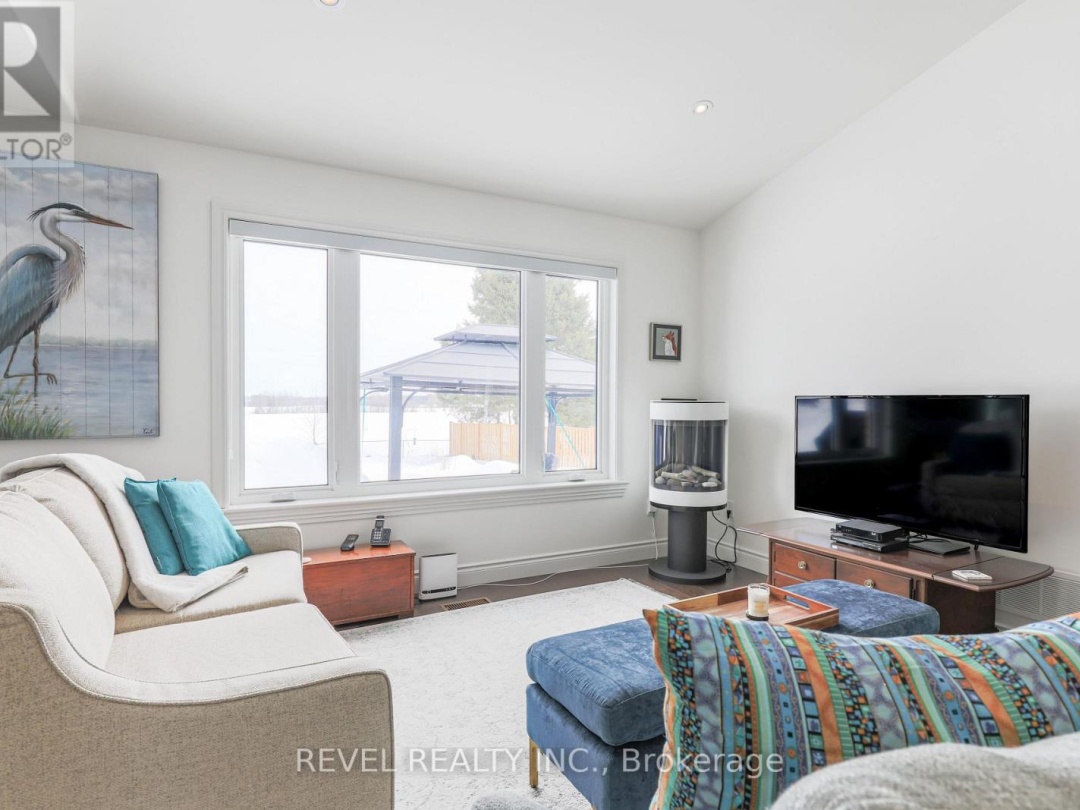 35 BRUCE CRESCENT, 