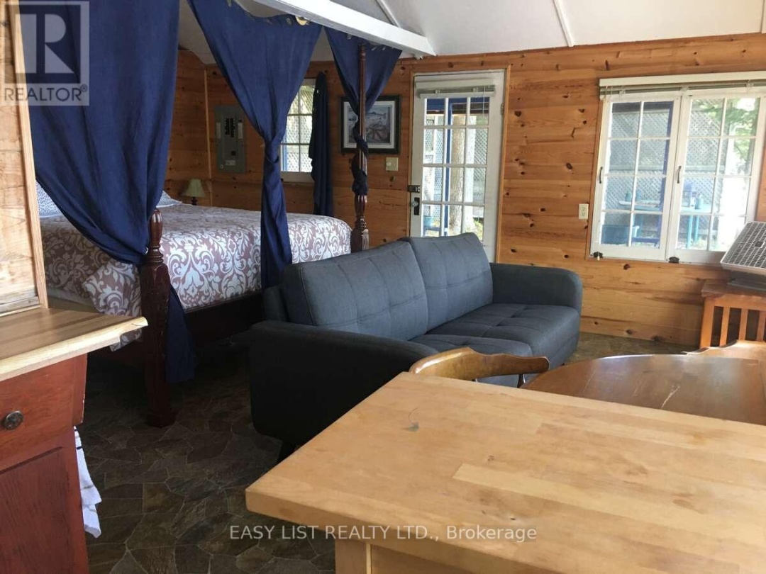 1045 REYNOLDS ROAD, Horseshoe Lake