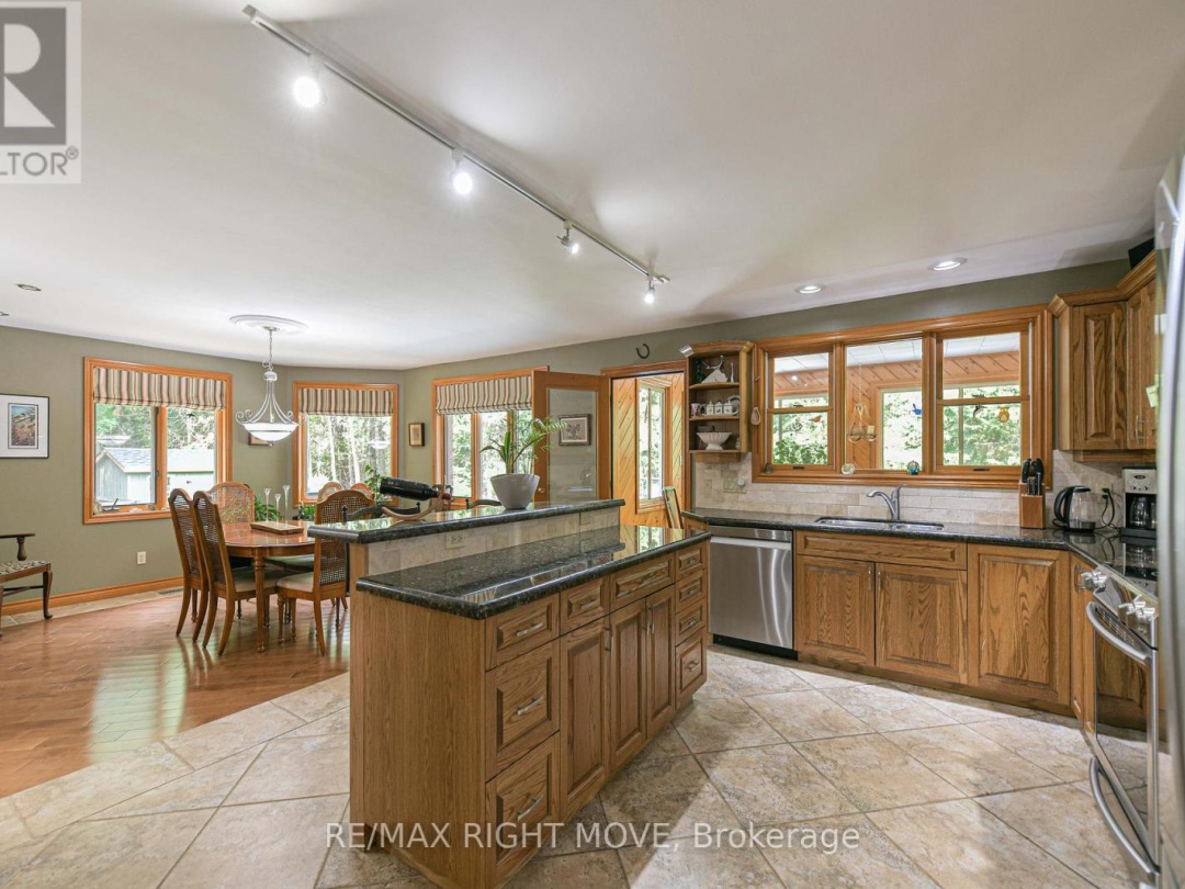 1892 CARRIAGE COURT, 