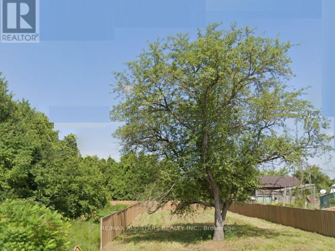 674 MAIN STREET E, 