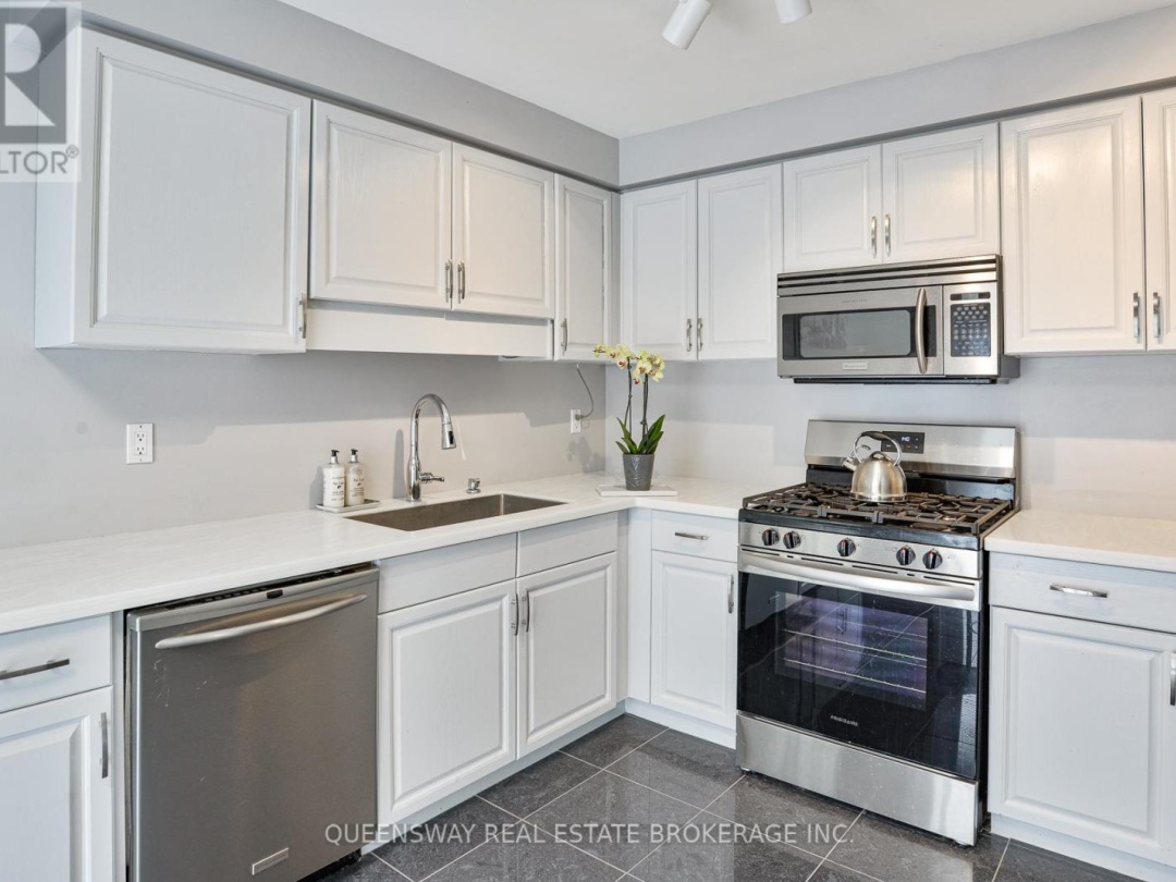 10 LEWIS DRIVE, Orillia