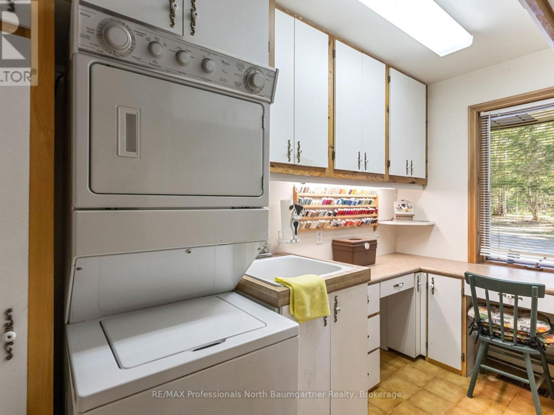 6469 Kennisis Lake Road, Kennisis Lake