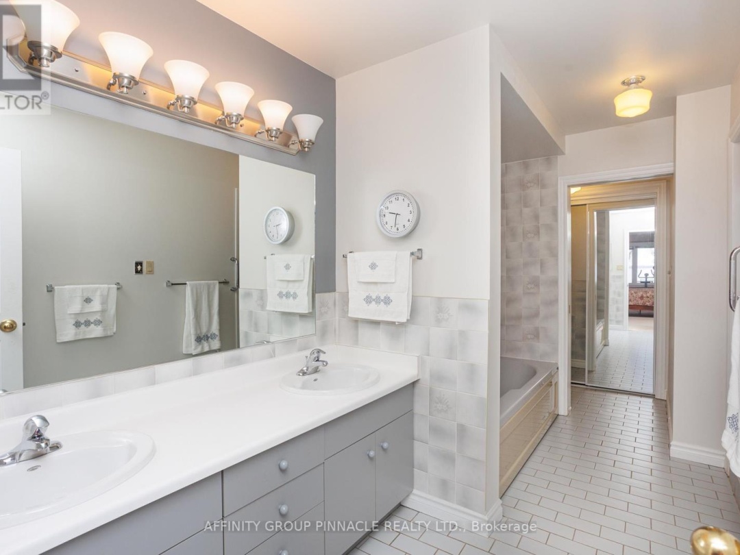 16 B90 Parklawn Boulevard, Lake Simcoe