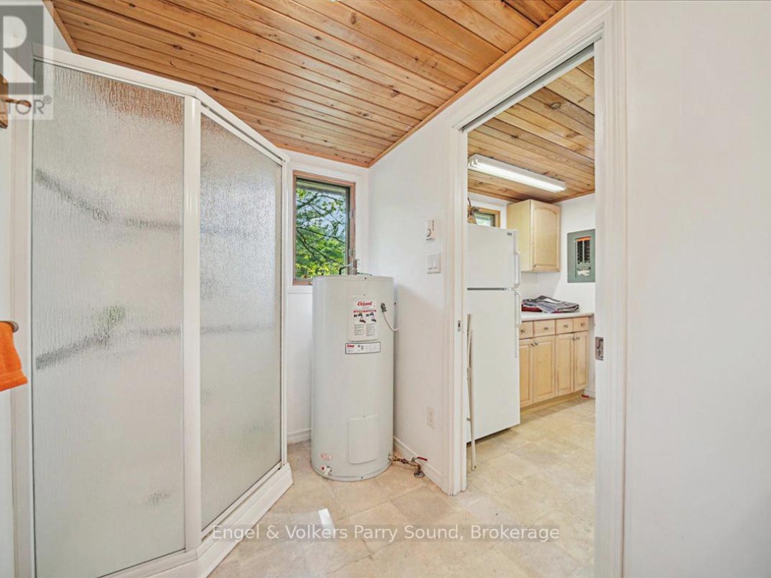 53 BIRDWOOD LANE, Harris Lake