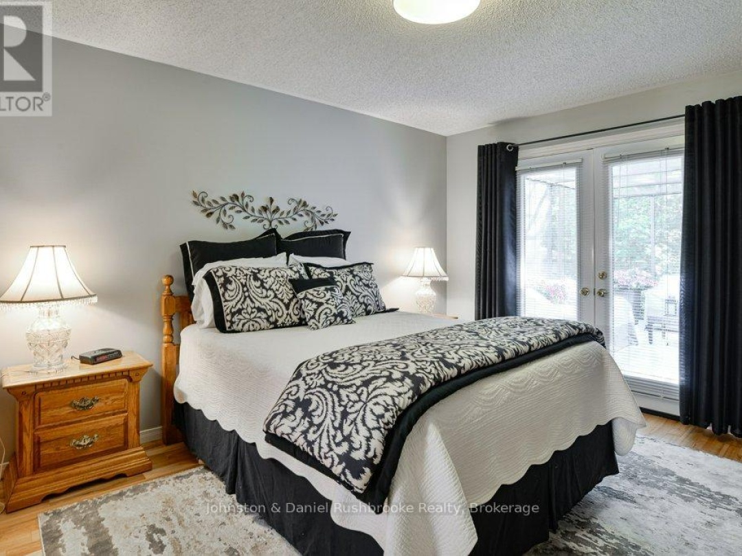 21 PINERIDGE GATE E, 