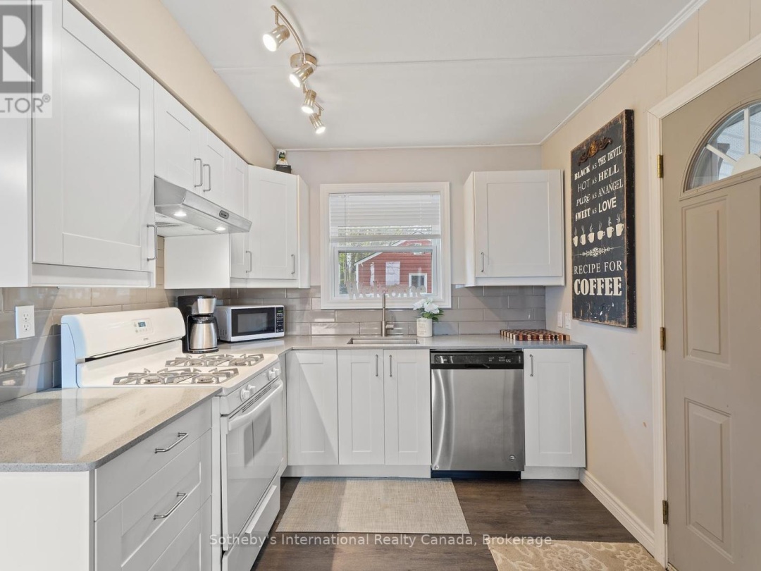 1658 PENINSULA POINT ROAD, Sparrow Lake