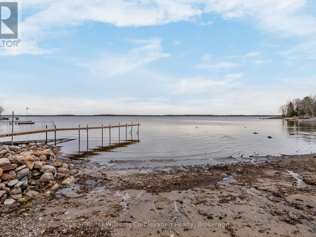 220 Robin's Point Road, Georgian Bay