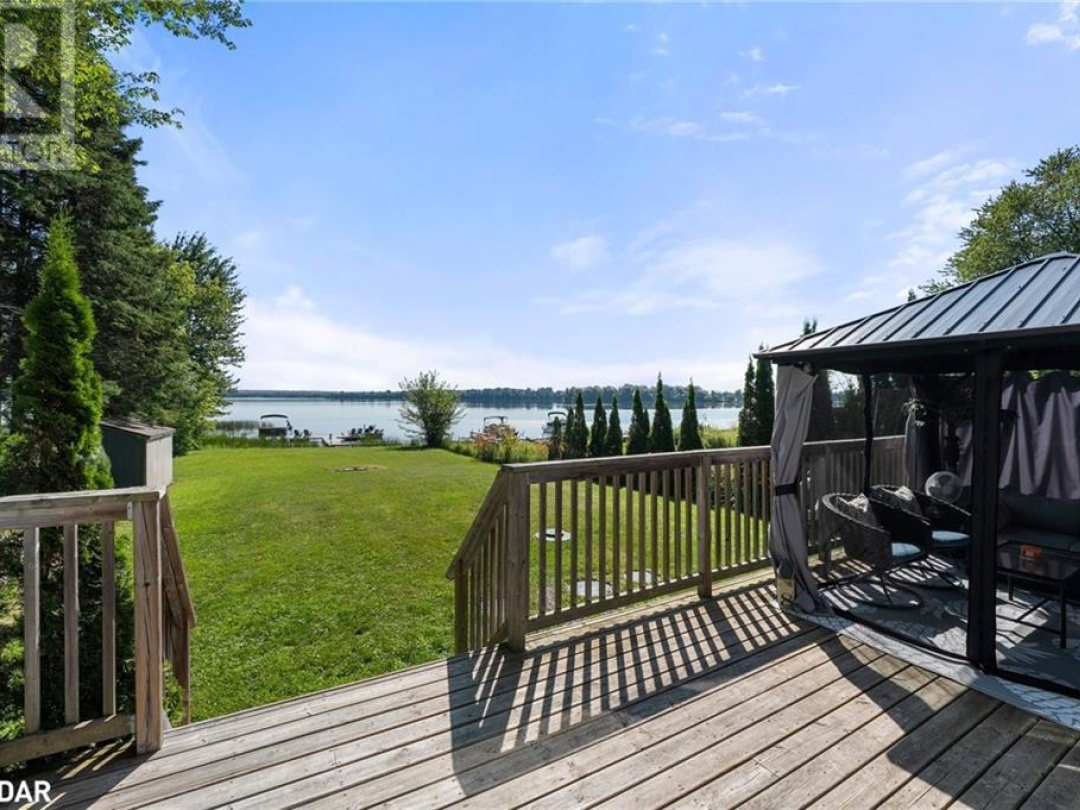 104 Fulsom Crescent, Dalrymple Lake