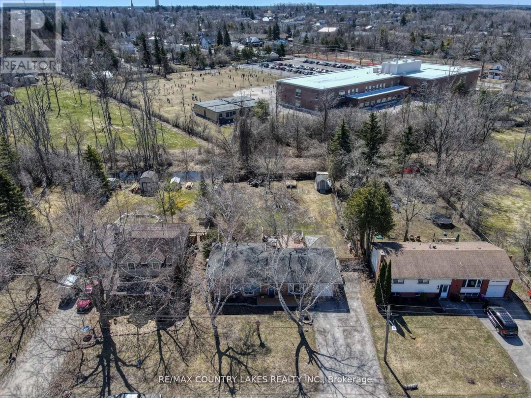 271 LAKELAND CRESCENT, 