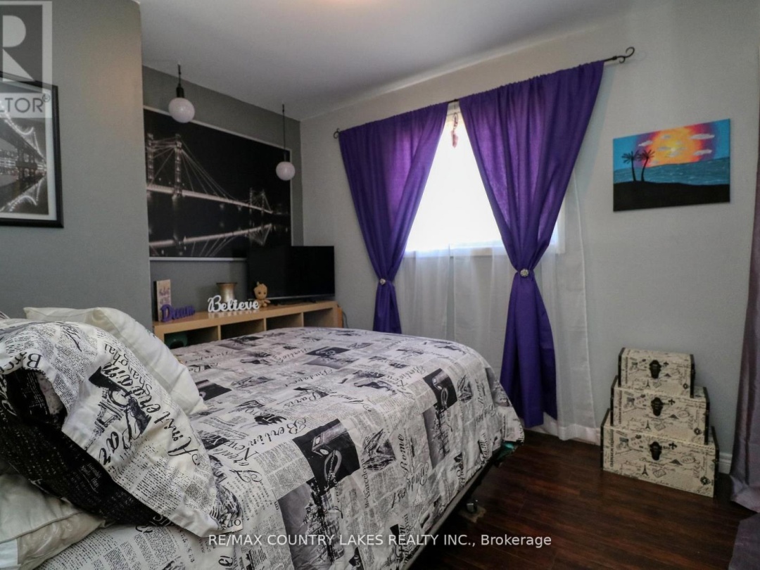 271 LAKELAND CRESCENT, 