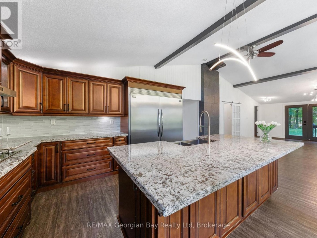 1745 TWIN OAKS CRESCENT, 