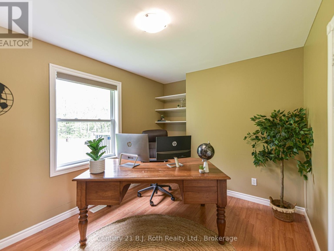 3516 Kirkfield Road, Dalrymple Lake