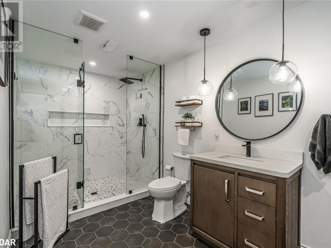 285 WARMINSTER Sideroad, 