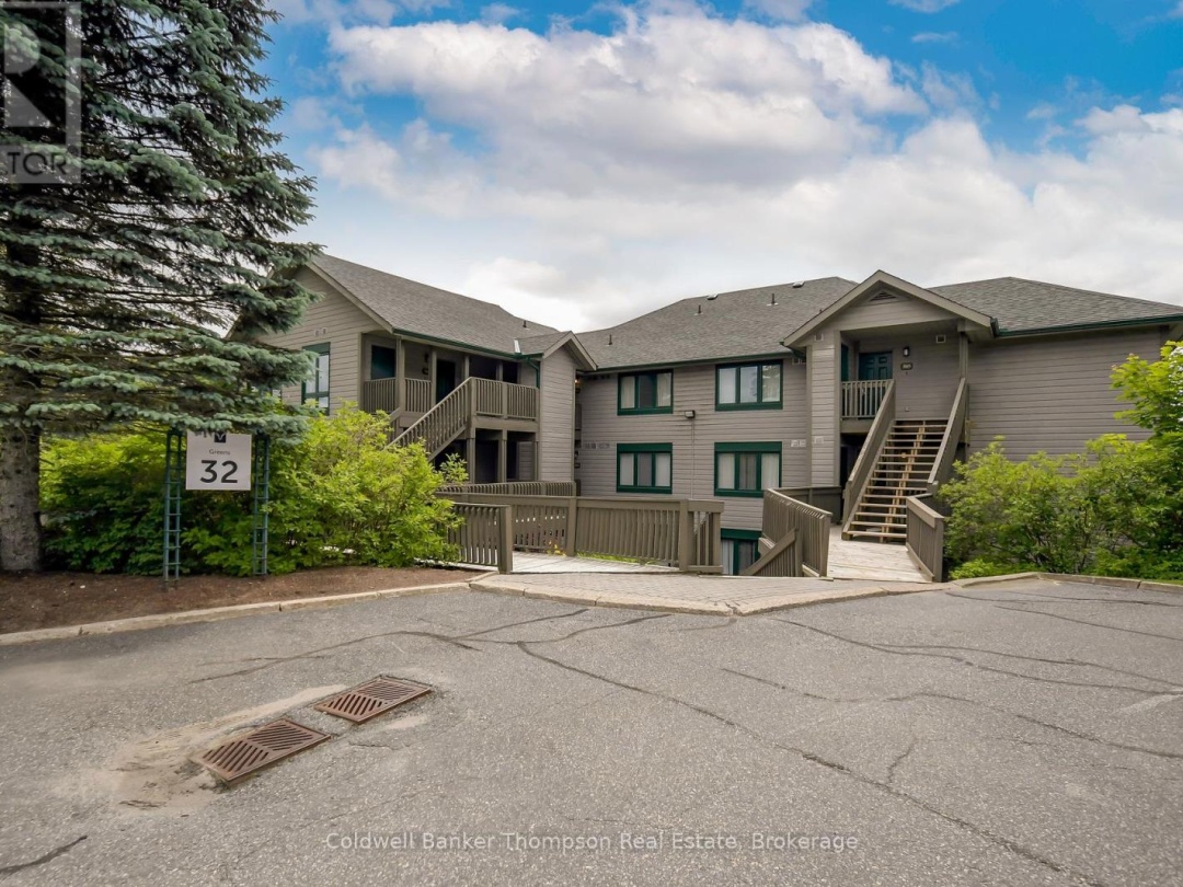 105 32 Deerhurst Greens Drive, Peninsula Lake