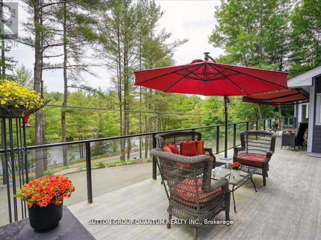 167 Santas Village Road, Muskoka River