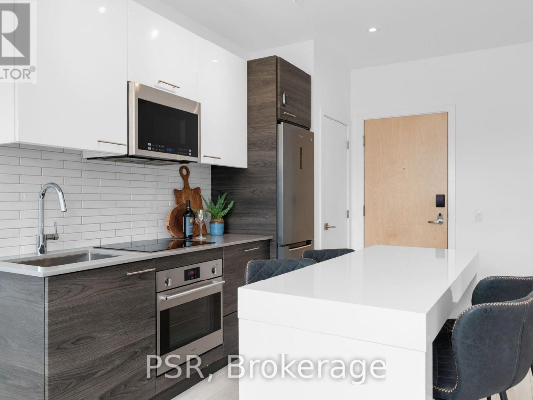 405 - 120 CARRICK TRAIL, 