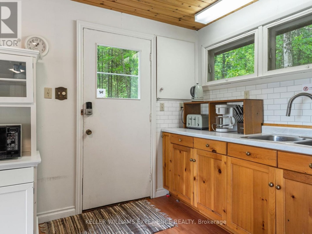 1049 Elsie Bay Road, Horseshoe Lake