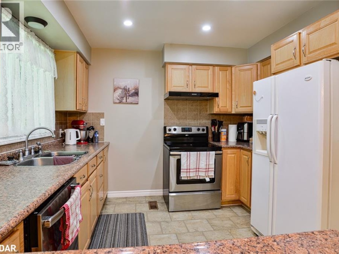 105 WELLINGTON Street, 