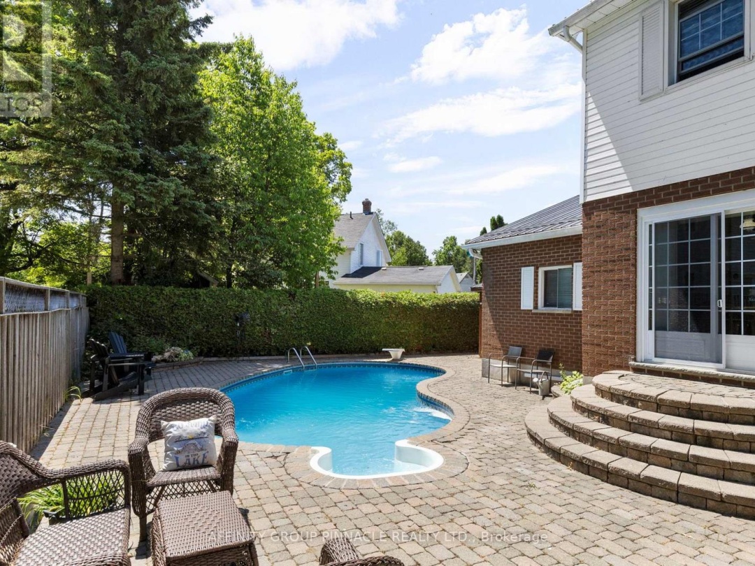 431 DUNDAS STREET, 