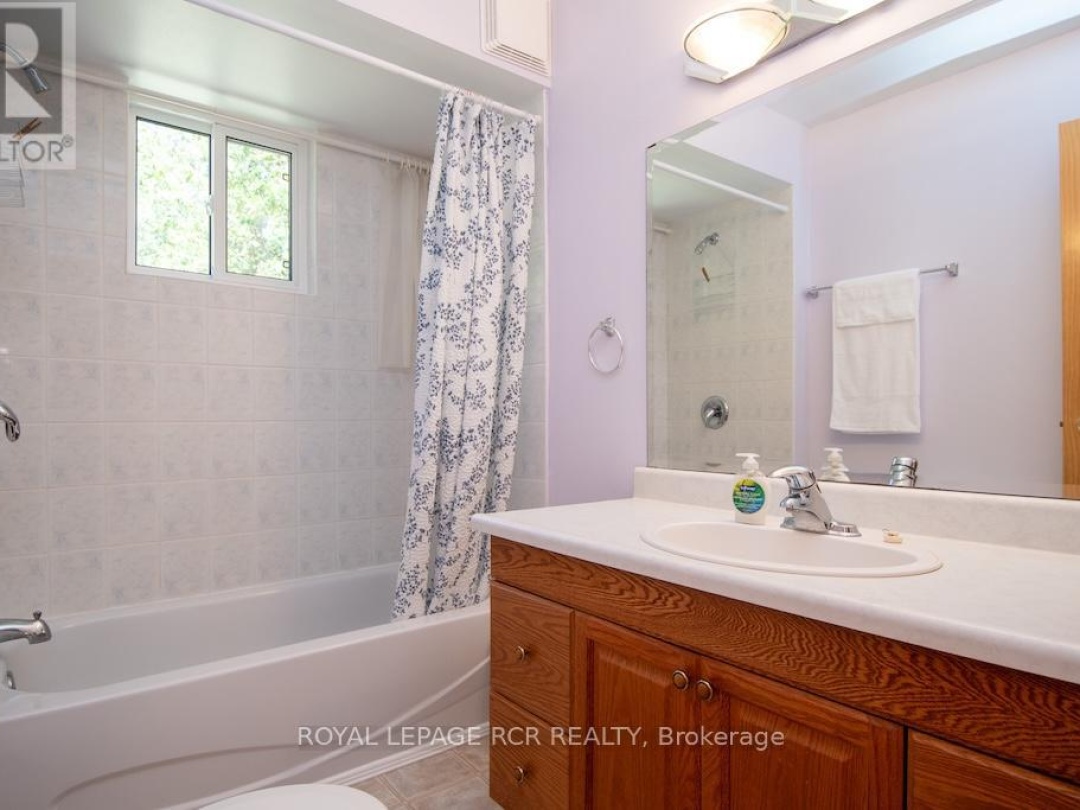 24 Juniper Crescent, Four Mile Lake