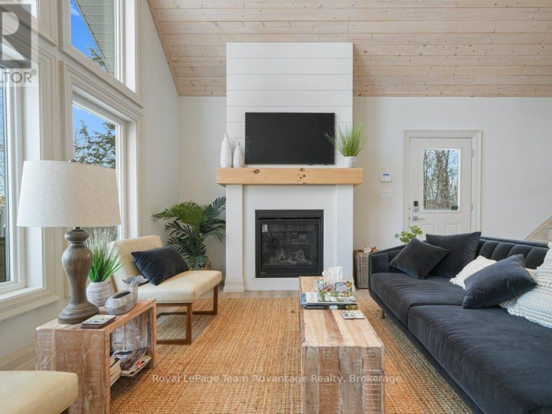 63 Maple Drive, Bay Lake