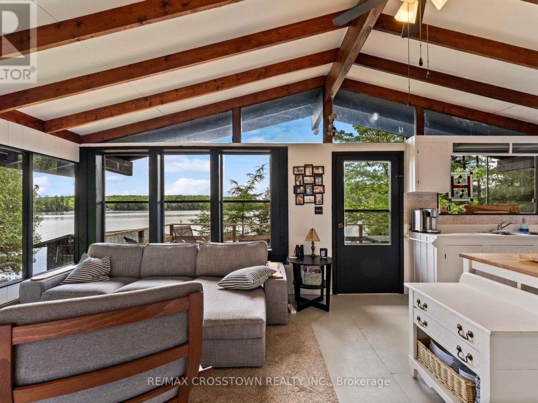 228 Macbeth Island, Wood Lake