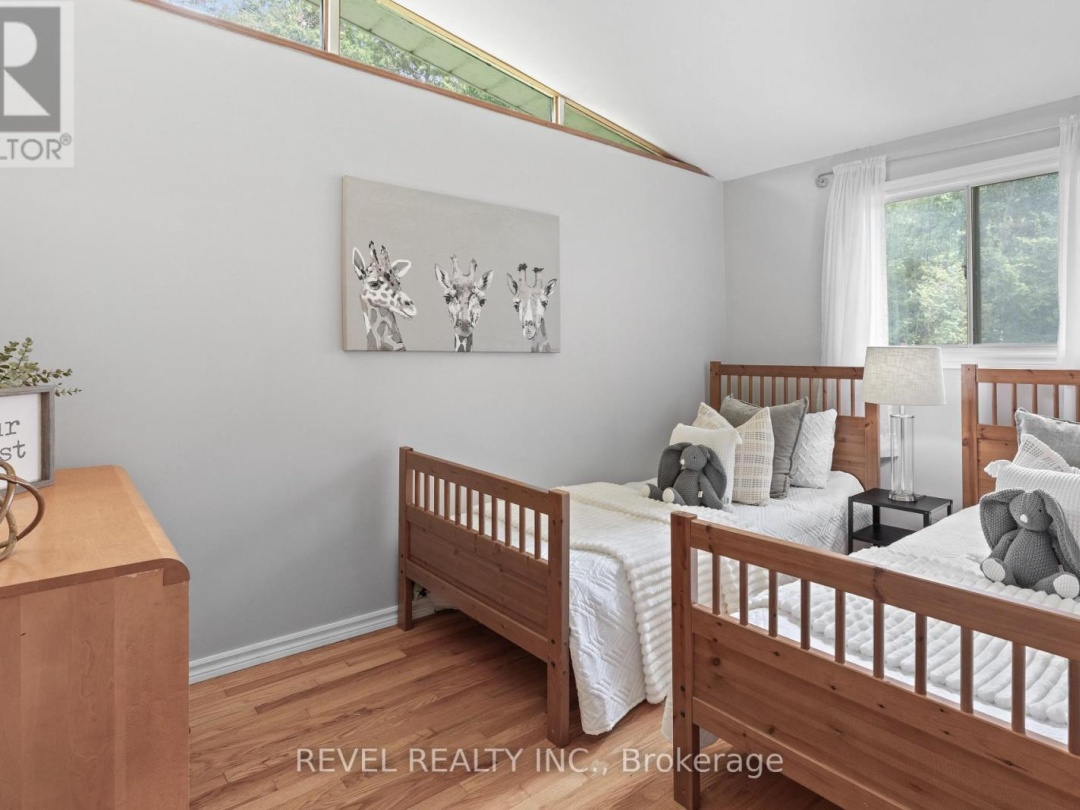 99 BOWEN ROAD, 