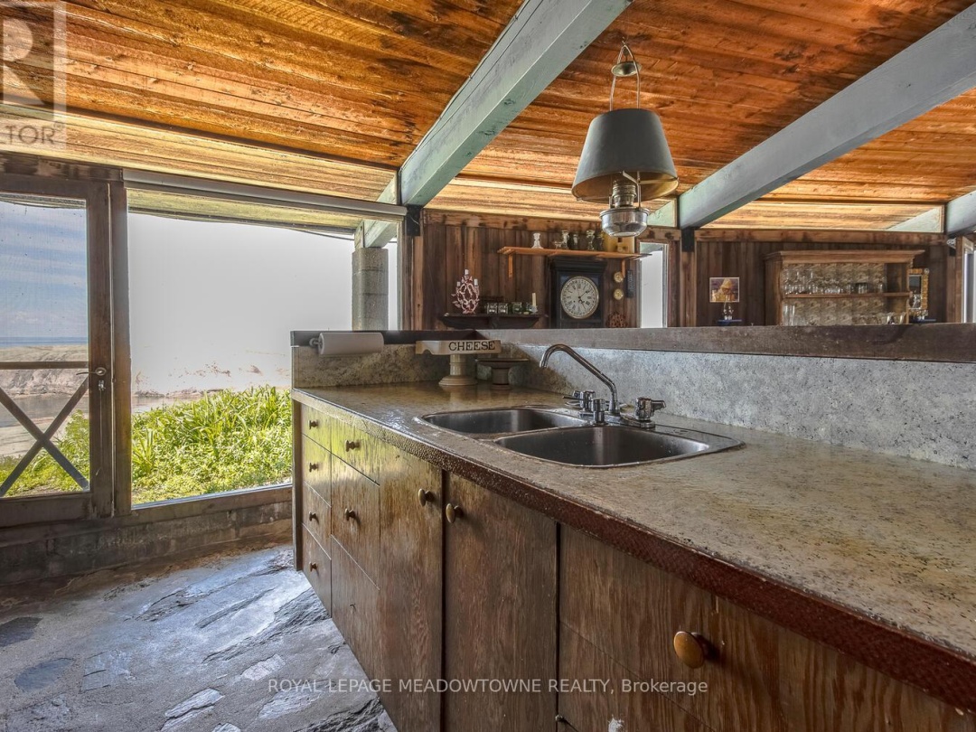 2 3700 THE TABLE ROCK ISLANDS, 