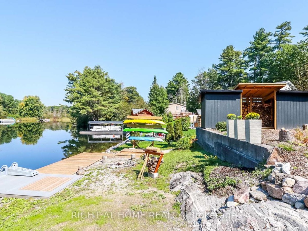 8150 Laidlaw Avenue, Severn Lake