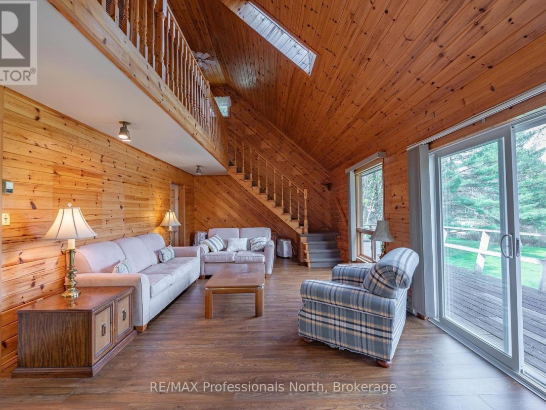 1070 Glamorgan Road E, Gooderham Lake