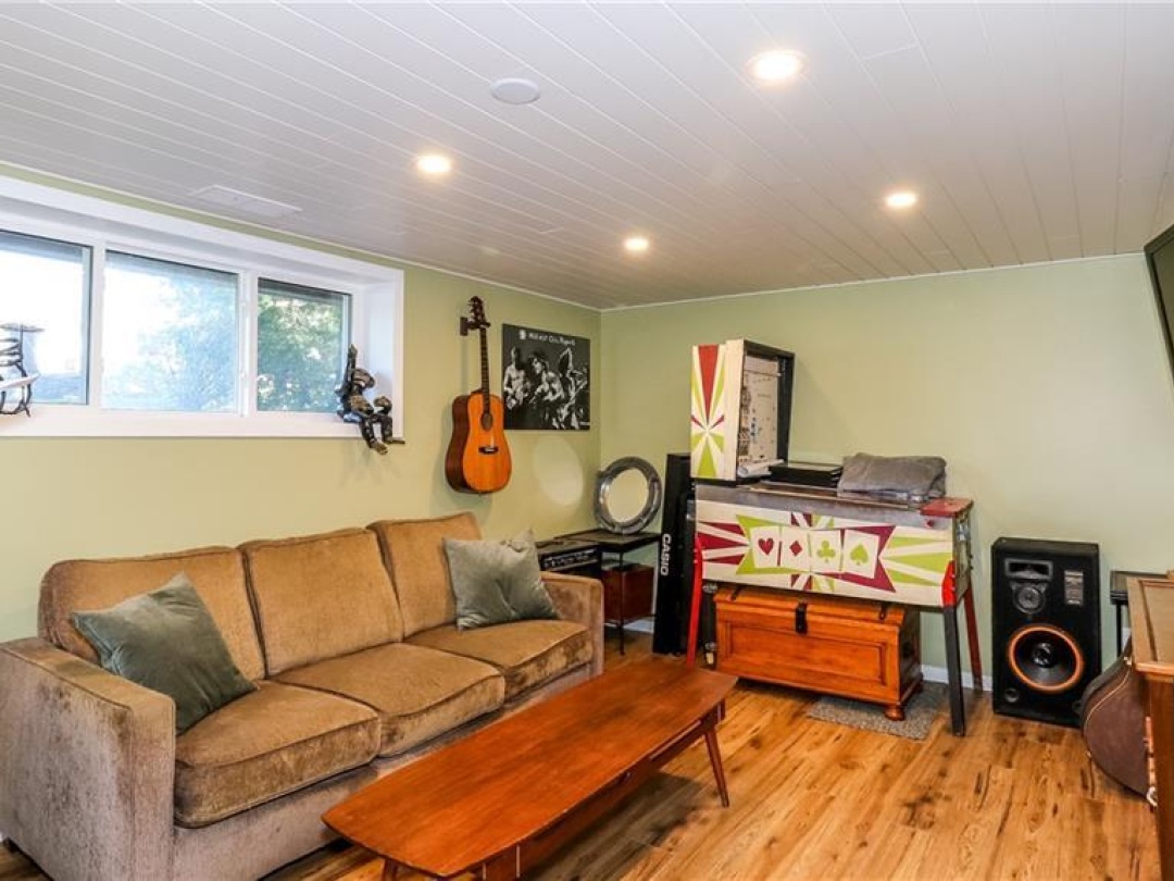 1 LAKEVIEW Drive, 