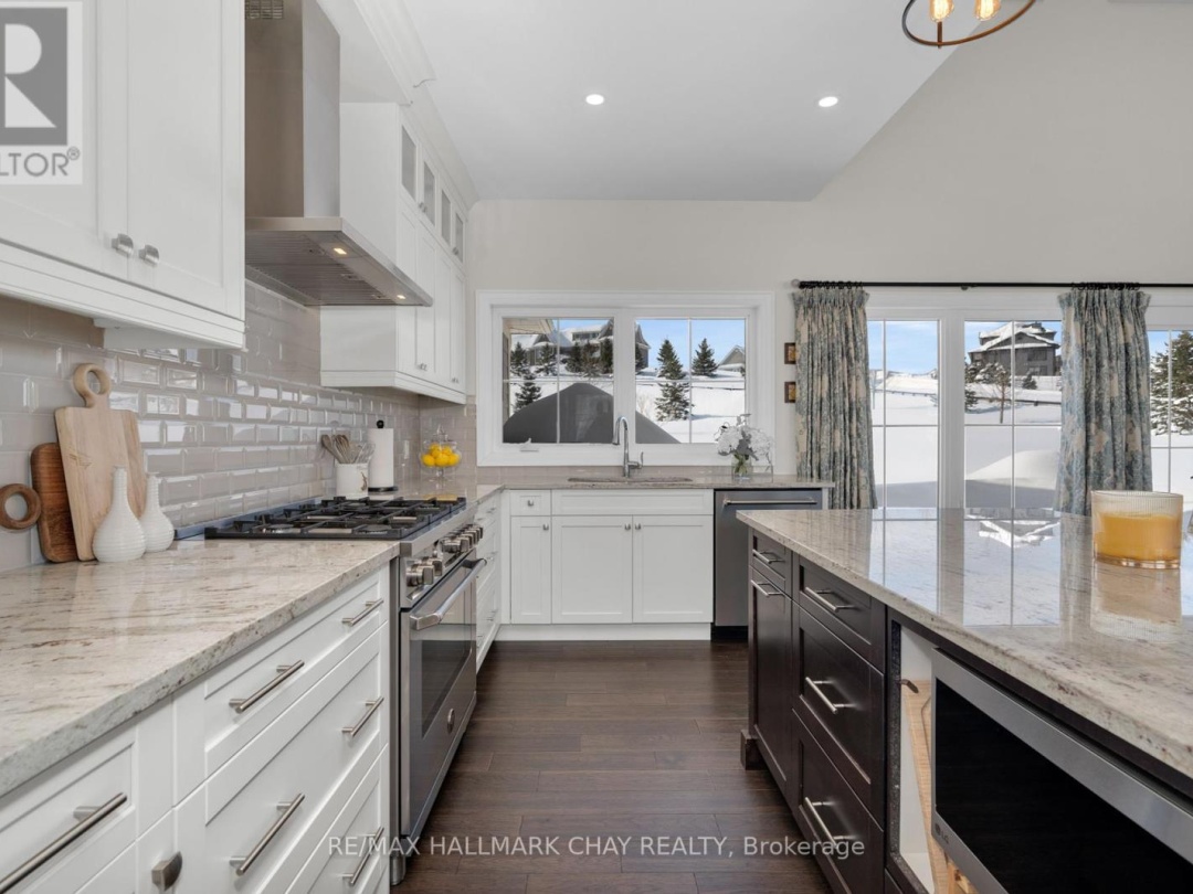 12 Thoroughbred Drive, Oro-Medonte